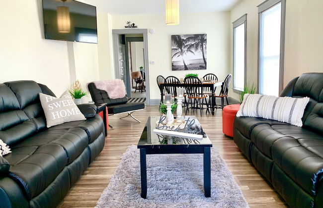 The Blackjack Duplex - Private Yard & Parking, Near Falls & Casino by Niagara Hospitality - Foto 1