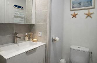 LocaLise - Maison E4 au Guilvinec - A 20m de la mer avec jardin et piscine - Tout à pied, plages, port, centre, commerces, marché - Wifi inclus - Linge de lit inclus - Animaux bienvenus - Foto 15