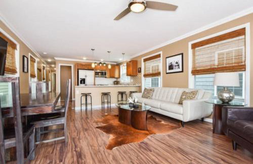 Cream Houseboat 4 Bedroom - Photo 5