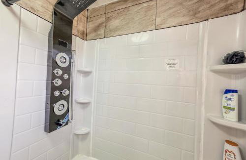 Spacious 3BR Niagara Falls Home with King Bed & Parking 18 Blocks from the Falls - Foto 18