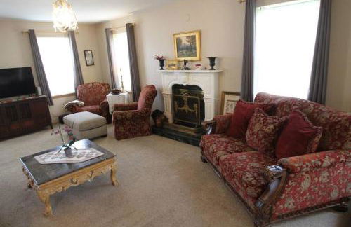 Five Bedroom Colonial Style Home - Foto 34