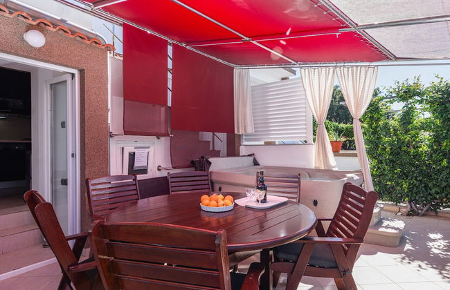 Modern Apartment in Arbanija with Hot Tub - Foto 16