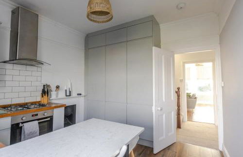 Stylish 3-Bed Home - 2 Mins to Beach & Town - Foto 10