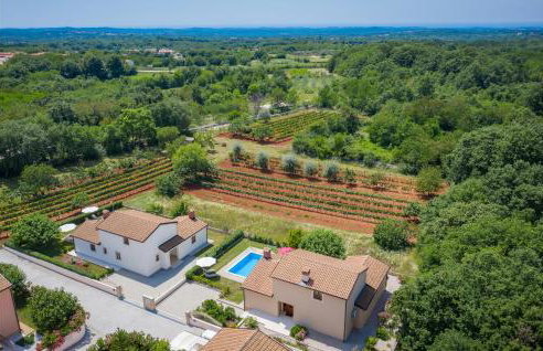 Three-Bedroom Holiday Home In Tinjan - Photo 15