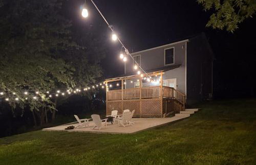 Blue Casa Rio | Riverfront Oasis with Private Beach, Deck & Fire Pit - Foto 1