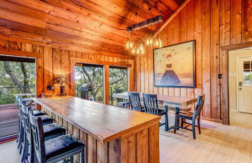 Hill country gem with private pool, deck, firepit, Ping-Pong, foosball, & WiFi - Photo 7