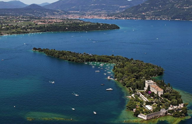 Spacious Villa Over two Floors, Amazing View and Private Garden for 9 Guests - Photo 31