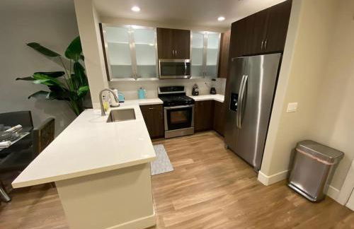 Lux One Bedroom Condo with Garden View - Photo 6