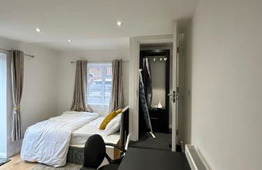 1st Studio Flat With full Private Toilet And Shower With its Own Kitchenette in Keedonwood Road Bromley A Fully Equipped Independent Studio Flat - Photo 35