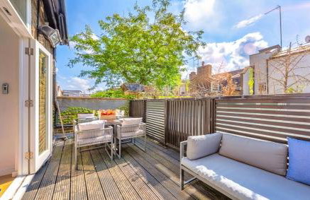 INTERIOR-DESIGN Apartment with HUGE Terrace - Photo 2