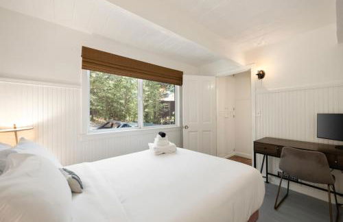 Scout's Lakehouse Retreat by Colby & Conrad - Foto 18