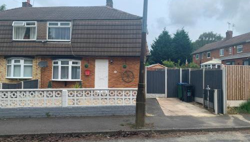 Ladbury House in Walsall near M6, Walsall Uni and Hospital, with free parking and easy access to Birmingham city centre and West Bromwich, only 20 mins to NEC and Birmingham airport, 15 mins to Villa Park, Great for contractors! - Foto 3