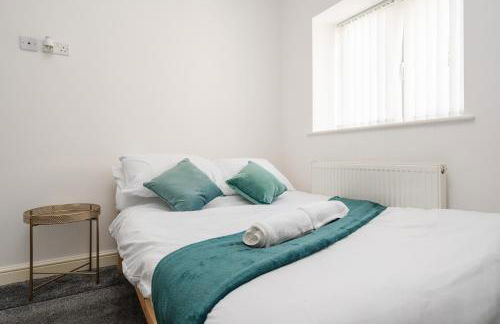 Huge Apartment - 8 Beds - Free Parking - Long Stays! - Foto 17