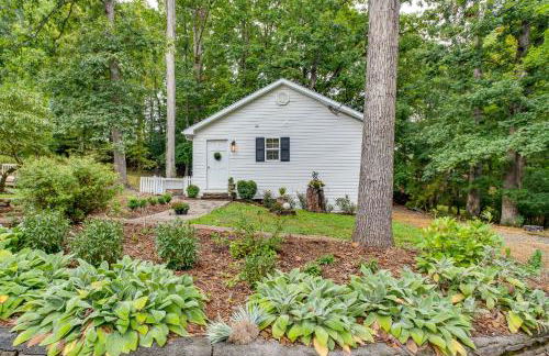 Idyllic Cave Spring Studio with Patio and Fire Pit! - Foto 20