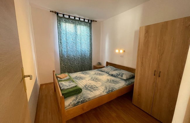 Jenny - 300m to the Beach - A4 - Photo 3