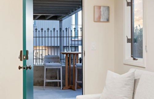 New Modern Studio - Stunning Ocean view - Photo 30