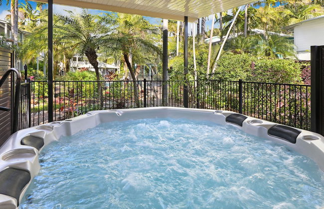 Coral Beach Noosa Resort - Photo 40