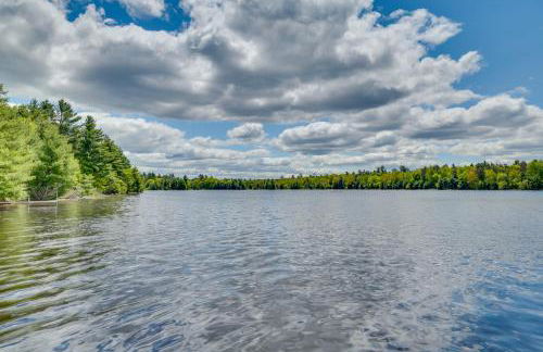 Gorgeous Lake Arbutus Getaway with Dock and Boat House - Foto 34