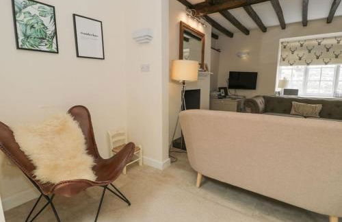 The Old Stables - Pet-Friendly Stay Near Ruthin Castle with Parking - Photo 15