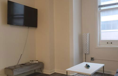 #1 Downtown King Free Parking- Walk to Gainbridge, Lucas Oil, Conv Cntr - Foto 7