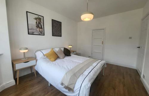 4 Bedroom House - Free Parking, Great access to London, Herts, Essex - Photo 16