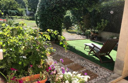 chambre et salle de bain privé s'ouvrant sur terrasse, jardin et cuisine d'été - Foto 1