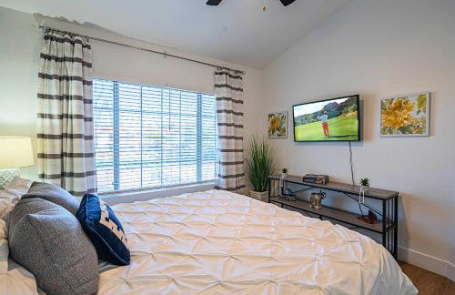 Family-Friendly Stay , Tennis & Basketball Courts, King Beds & Parking- H2167 - Foto 13