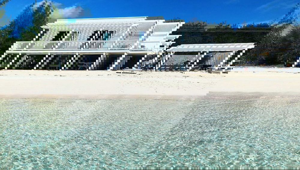 Secluded Luxury: New Beachfront Home With Pool - Foto 1, Imagen principal