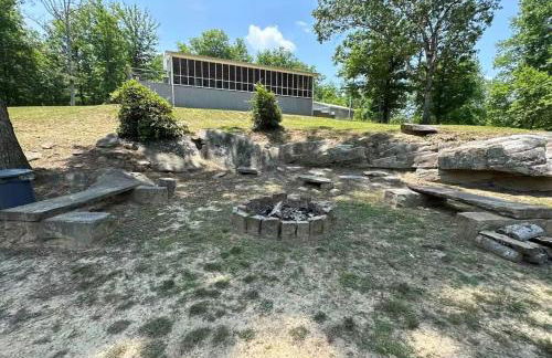 Brushy Creek Lodge - Riverfront, Hot Tub, Fire Pit - Foto 52