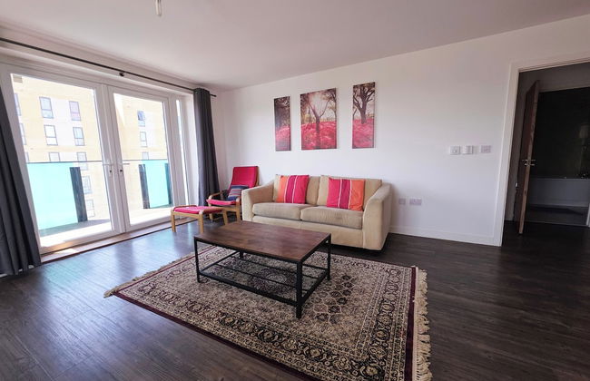 Barking 2 Bed Apt With Parking & Good Travel Links - Foto 1
