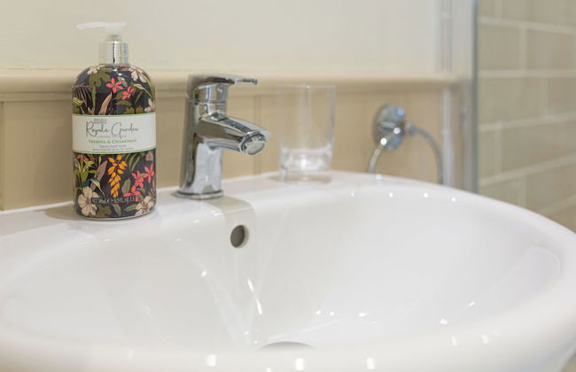 Jasmine Cottage-2BD in Heart of Bourton - Photo 45