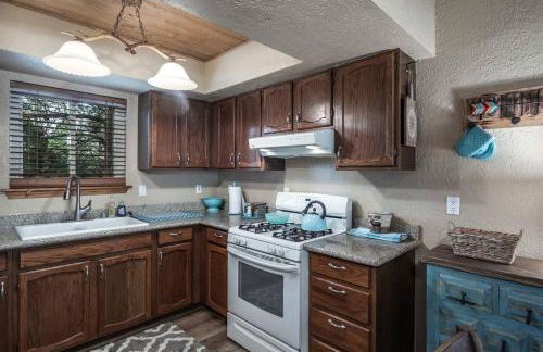 Horsin Around-cabin With A Peaceful Covered Deck - Foto 28