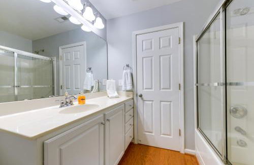 Townhome with Community Pool 11 Mi to Dtwn Raleigh! - Foto 14