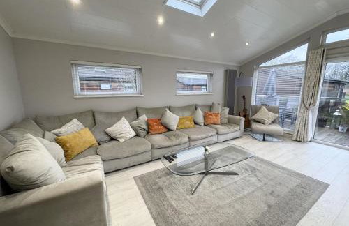 Modern 2 bed cabin with River Views - Photo 9