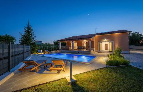 Villa Luna Tinjan, Pool and Wellness - Photo 22