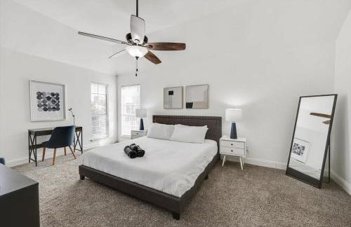 Luxury Home w Hot Tub near DFW Airport - Photo 4