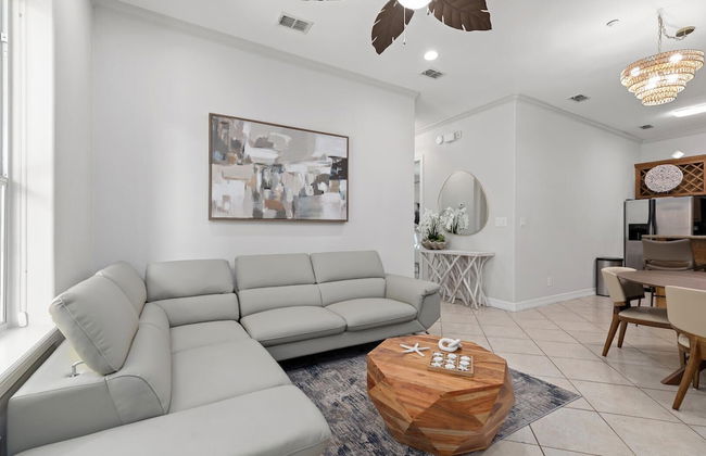 Modern Ground flr Condo 1/2 Block to Beach w Pool! - Foto 13