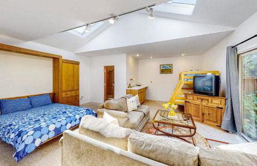 Urban Escape Compound - Photo 19