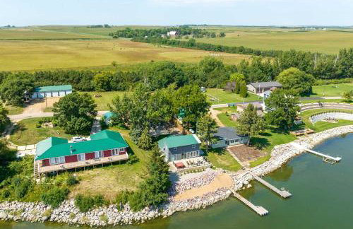 Lakefront Cabin with Patio and Views in Lake Norden - Foto 29