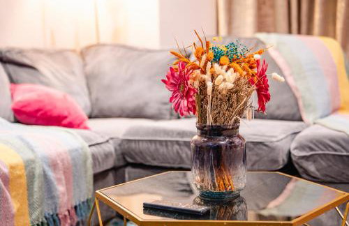 4BR 2Bath Home -Hot Tub, Free Parking & Games Room - Foto 22