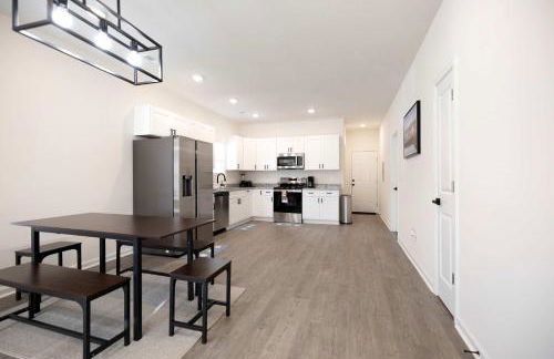 4 Min to Downtown - 10 to Elon - Washer and Dryer - Foto 10