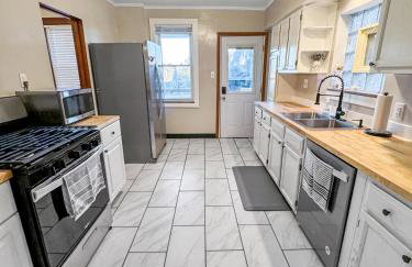 Family & Pet-Friendly Home with Fenced Yard & Office - Foto 5