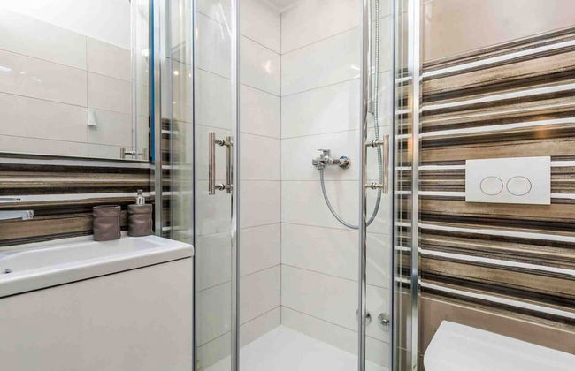 Modern Comfort With Shared Pool & Lush Green Surroundings in Kastav - Foto 31