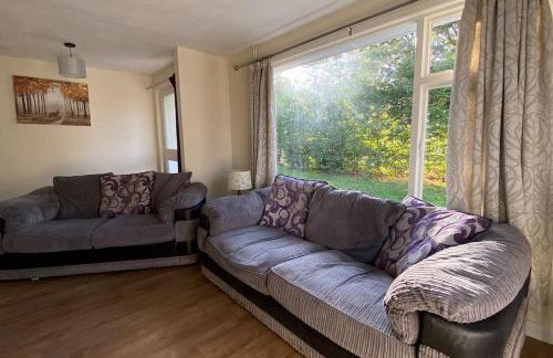 Cheerful 3 bedroom bungalow with indoor fire place - Foto 28