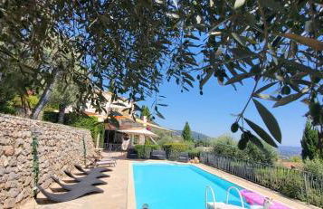 "La Colombe sous les Oliviers" Gîte jusqu'à 4 personnes - 75m2 - Sur Boooking - Rez de jardin Piscine Vue mer et lac - Foto 3