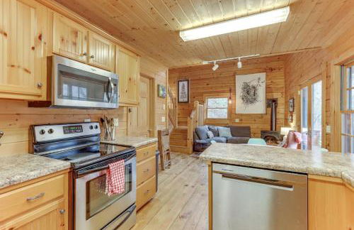 Toccoa Waterfront Hideaway Hot Tub and Fire Pit! - Foto 8