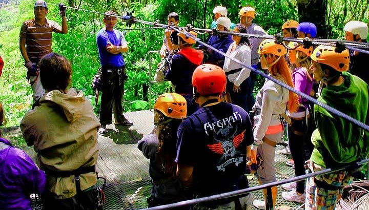 Ouvindo as explicações do monitor