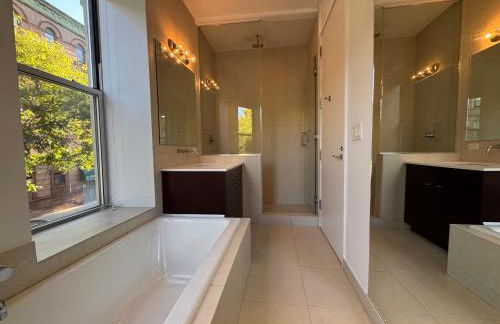 Large and Luxurious in Strivers Row - Photo 19