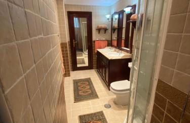 Marbella Beach Front Edificio Mayoral Centro Ciudad y Primera Línea Playa Muy Amplio y Espacioso - Foto 47