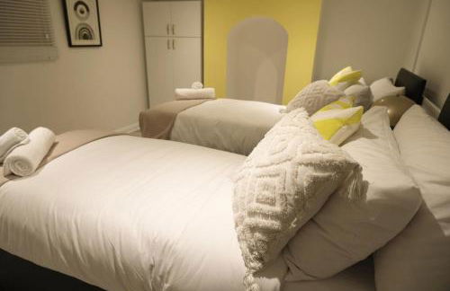 Stylish 4 Bed Home in Aylesbury, Buckinghamshire - Foto 27